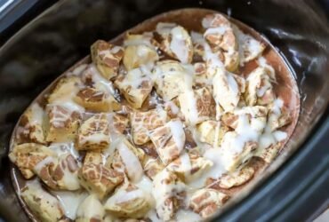 Slow Cooker Cinnamon Roll Casserole