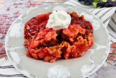 Slow Cooker Strawberry Dump Cake