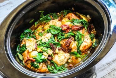 Slow Cooker Tuscan Garlic Chicken with Spinach